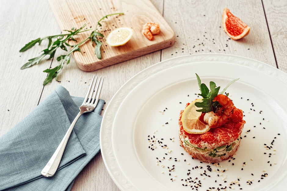 фотосъёмка еды и меню: салат с креветками