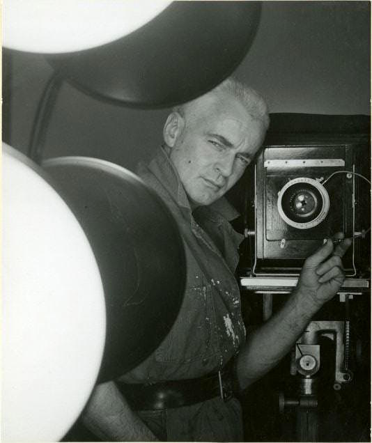 Автопортрет гей фотограф Джордж Платт Лайнс 1952 года, желатино-серебряный отпечаток, из собраний Института Кинси, Университет Индианы