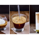 Фотография трёх холодных тонизирующих безалкогольных напитков на основе кофе: эспрессо с шариком ванильного мороженого, американо со льдом и кусочком лимона, кофейный напиток с карамелью и сиропом