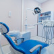 Профессиональная интерьерная съёмка стоматологического кабинета в поликлинике Минска, кресло пациента с бур-машиной и лекарствами в шкафу