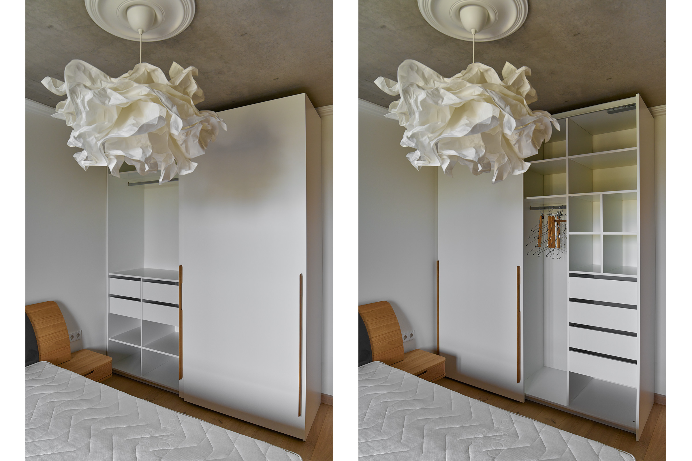 Мебельная фотосъёмка двухстворчатого шкафа для одежды со слайдерными дверями в открытом виде в интерьере современной спальни с бетонными потолками, белыми стенами и бумажным светильником IKEA в форме облака